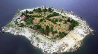 В Испании сдают в аренду остров с замком - noticia.ru - Испания