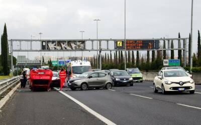 Около 30 автомобилей столкнулись в Испании: есть пострадавшие - news.vse42.ru - Испания