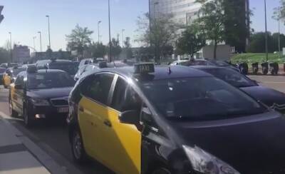 Таксисты решили парализовать движение в центре Барселоны - noticia.ru - Испания