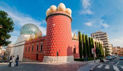 Сальвадор Дали - Музеи Дали: три уникальных места в его жизни - Барселона ТМ - barcelonatm.ru - Фигерас