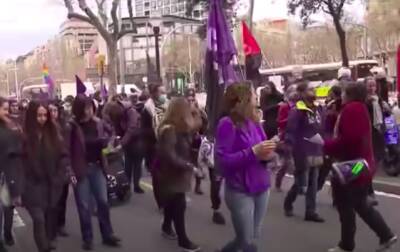 Каролина Дариас - Испанские феминистки вышли на демонстрации - noticia.ru - Мадрид