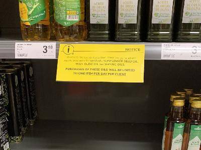 Супермаркеты в Испании ограничили продажу подсолнечного масла в одни руки - abcspain.ru - Украина - Испания