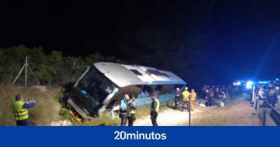 Cruz Roja - Un autobús vuelca en la A7 en Granja de Rocamora: hay una decena de heridos - allspain.info