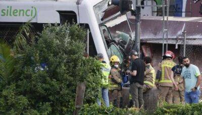 В Испании столкнулись два поезда: погиб машинист, 85 раненых - ukrinform.ru - Испания - Spain - провинция Барселона