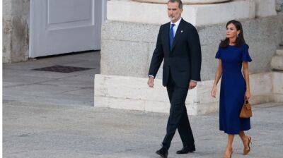 Carolina Herrera - Почему королева Летисия выбирает синий цвет для церемоний почтения памяти? - espanarusa.com - Испания - Мадрид