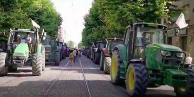 Фермеры на тракторах парализовали движение в Хаэне - noticia.ru