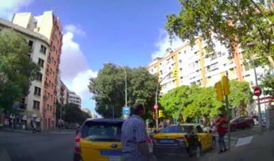 В Барселоне пассажир напал на таксиста и разбил стёкла в машине - noticia.ru