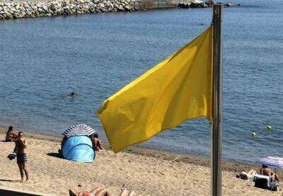 Желтый флаг на испанских пляжах – гражданская гвардия пояснила его значение - catalunya.ru - Испания