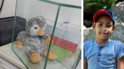 Беэр-Шева: с могилы 7-летнего мальчика, погибшего в Барселоне, исчезла его любимая игрушка - vesty.co.il - Испания - Израиль