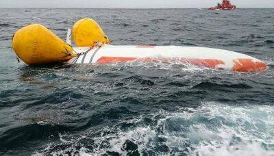Французский моряк провел 16 часов под перевернутой лодкой у берегов Испании - unn.com.ua - Украина - Испания - Киев