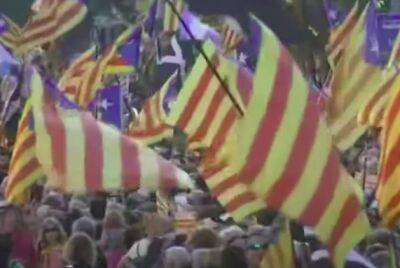 Педро Санчес - В День Каталонии на улицы Барселоны вышли сотни тысяч людей - noticia.ru - Испания - Мадрид