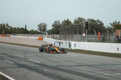 Алекс Палоу сел за руль McLaren в Барселоне - f1news.ru