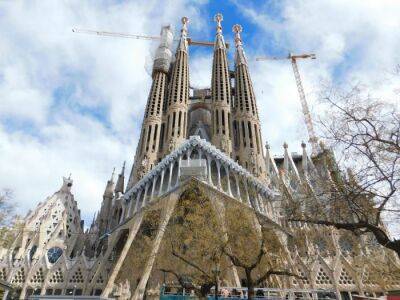 святой креста и святой Евлалии - Собор Гауди в Барселоне: Саграда Фамилия - Барселона ТМ - barcelonatm.ru - Саград