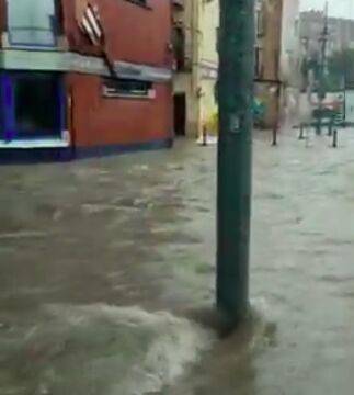 В Таррагоне из-за сильных дождей подтопило здания и дороги - noticia.ru