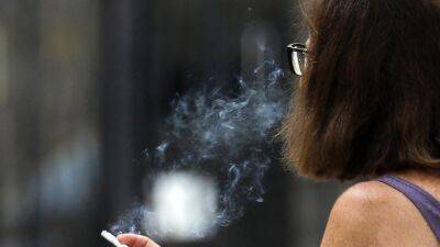 Мария Аргимон - В Каталонии готовят закон о запрете на курение на террасах баров - espanarusa.com - Испания