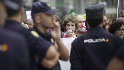 Полицию в Испании обяжут предупреждать протестующих о применении силы - noticia.ru - Испания
