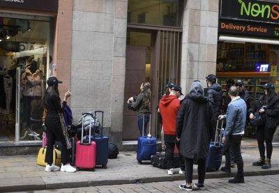 Администрация Барселоны оштрафовала организаторов сети незаконных туристических апартаментов на рекордную сумму в размере 600 000 евро - catalunya.ru - Испания