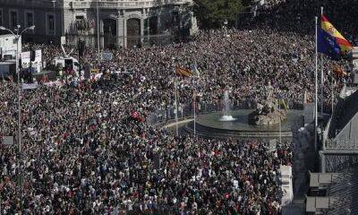 Медицинские работники устроили массовую акцию протеста в Мадриде против состояния системы здравоохранения - unn.com.ua - Украина - Испания - Мадрид - Киев - Сантьяго