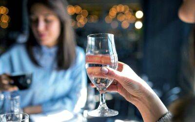 Испанский ресторан берет 4,5 евро за стакан воды из-под крана - allspain.info - Испания