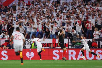 Лукас Окампос - Севилья разгромила Манчестер Юнайтед в ответном матче 1/4 финала Лиги Европы - sportarena.com