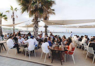 В Барселоне владельцы ресторанов и баров не хотят облагать туристов налогами - catalunya.ru - Испания - Барселоны