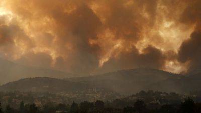 Педро Санчес - Тереза Рибера - Масштабные лесные пожары в Испании: некоторые села пришлось эвакуировать - unn.com.ua - Украина - Испания - Киев