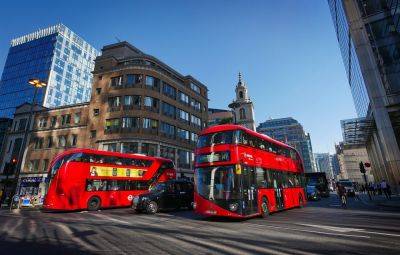 На дороги Великобритании вышли пассажирские автобусы без водителей - allspain.info - Англия