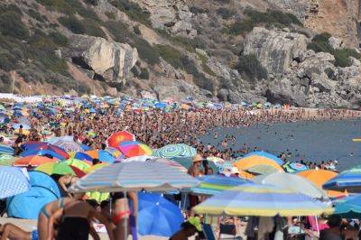 В Португалии ввели глобальный запрет на курение: пляжи и аквапарки в списке - allspain.info - Португалия