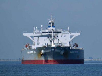 Ограничения в действии: россия приостановила перегрузку нефти между танкерами вблизи Испании - Bloomberg - unn.com.ua - Украина - Россия - Испания - Киев - Кабо Верде