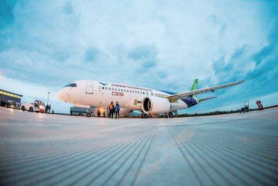 Китайский конкурент Boeing и Airbus совершил первый коммерческий рейс - allspain.info - Франция - Сша - Китай - Пекин - Шанхай