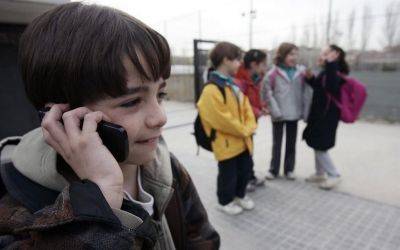 Использование телефонов на уроке: правила испанских регионов - espanarusa.com - Россия - Испания - Мадрид