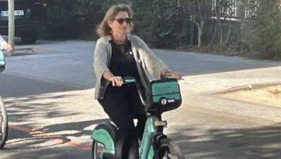 Тереса Рибера - Министр по экологическим преобразованиям приехала на переговоры по климату на велосипеде - noticia.ru - Испания