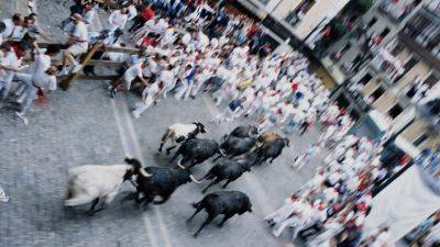 RTVE: пять бегунов пострадали во время забега быков на фестивале Сан-Фермин - russian.rt.com - Испания