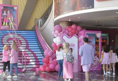 Феномен Барби прокатился по кинотеатрам Барселоны - catalunya.ru - Испания