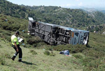 В Испании автобус упал со склона: более 40 человек пострадали - unn.com.ua - Украина - Испания - Молдавия - Киев
