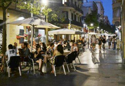 В ресторанах Барселоны отказываются обслуживать туристов-одиночек - catalunya.ru - Испания