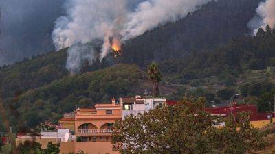 С испанского острова Тенерифе эвакуировали около 26 тысяч человек из-за пожаров - russian.rt.com - Испания