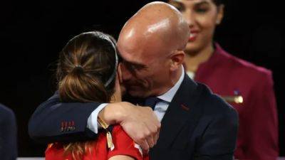 Педро Санчес - В правительстве Испании сделали заявление касаемо скандального поцелуя главы RFEF с футболисткой - russian.rt.com - Испания