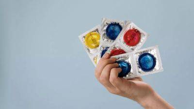 Гарсия Моник - Испания: на фоне роста инфекций молодежи хотят бесплатно раздавать презервативы - ru.euronews.com - Испания