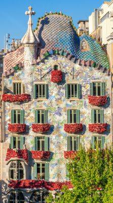 Casa Batlló продает розы со своего фасада - espanarusa.com