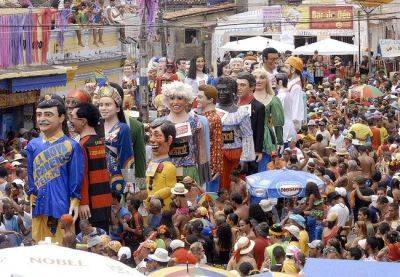 Парад кукол-гигантов в Барселоне 28 апреля - catalunya.ru - Испания