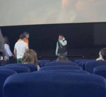Испанский боксёр заступился в кинотеатре за женщину и нокаутировал её обидчика - noticia.ru